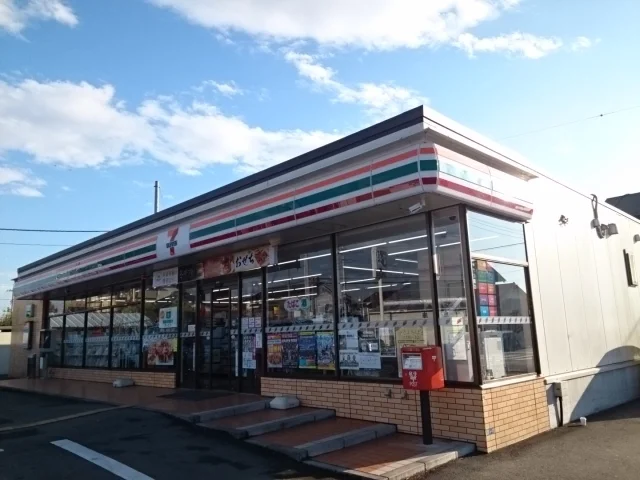 セブンイレブン加須不動岡３丁目まで290m