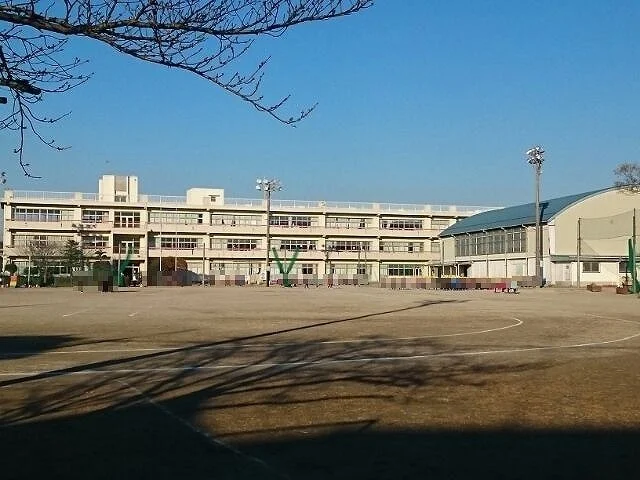 礼羽小学校まで300m