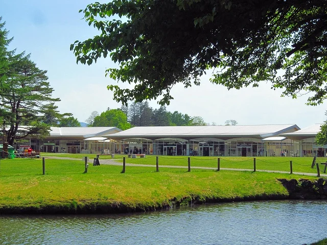 軽井沢アウトレットまで7500m