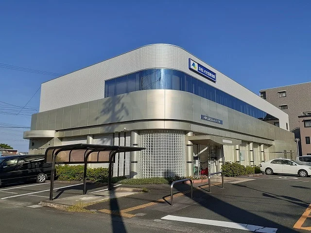 浜松いわた信用金庫鷲津支店まで600m