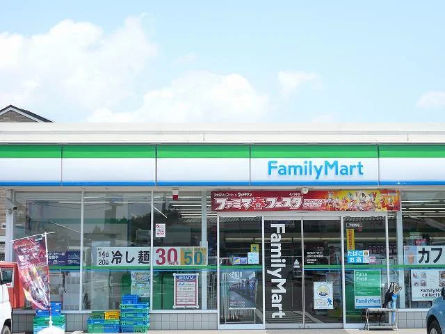 ファミリーマート三松中前店まで1000m