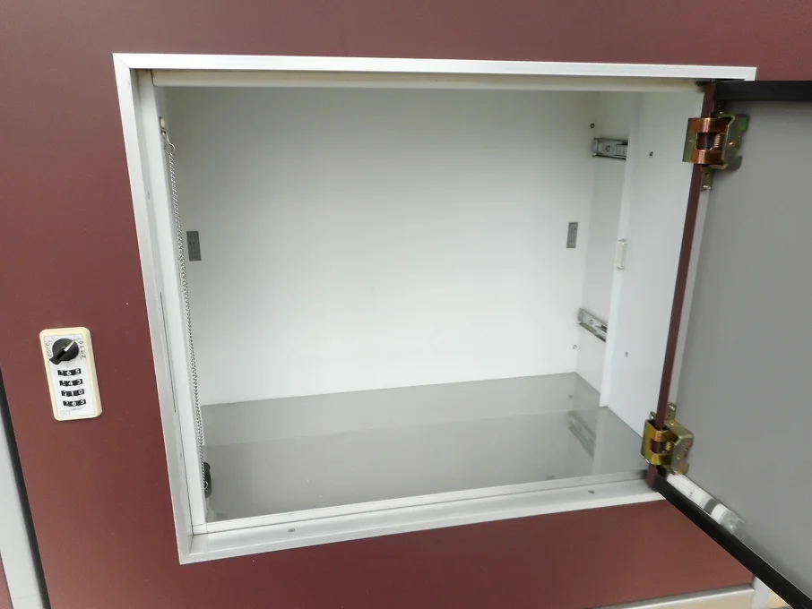 玄関扉に宅配ボックスあり