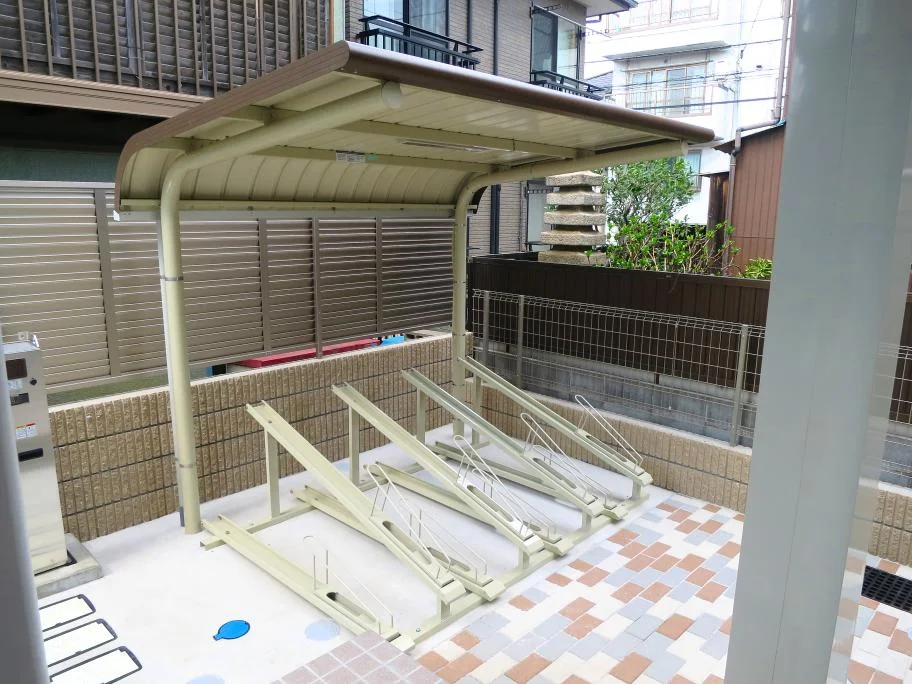 屋根付き駐輪場あります♪