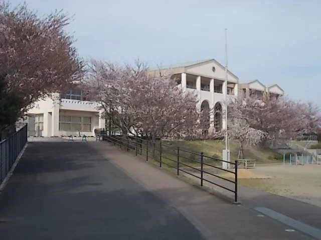 稲荷第一小学校まで1300m