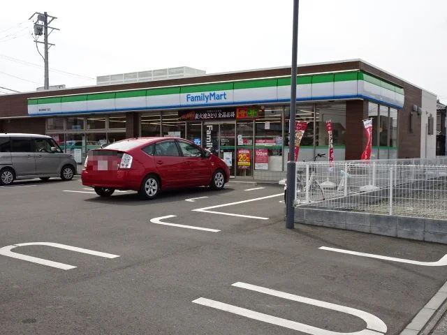 ファミリーマート　高柳四丁目店まで700m