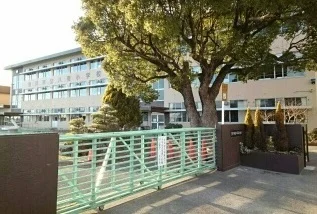 八南小学校まで1040m