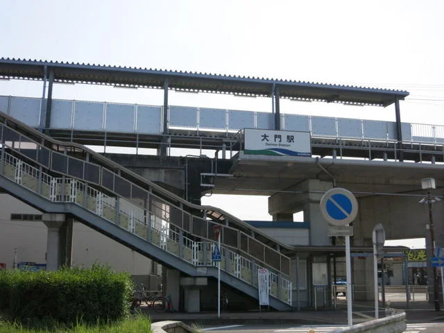 愛知環状鉄道「大門駅」まで580m