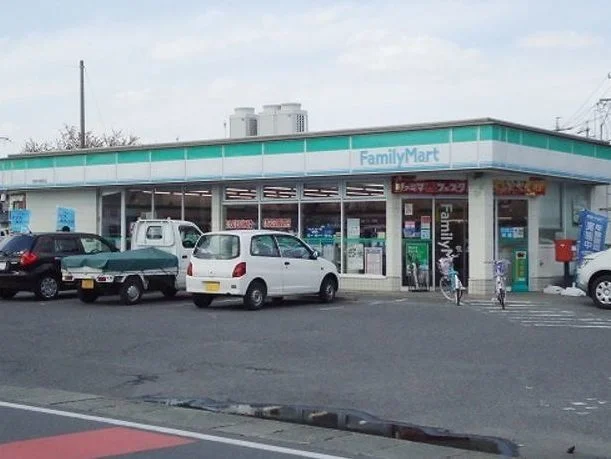 ファミリーマート 岡崎中園町店まで120m