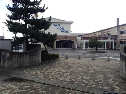 春江西小学校まで1700m