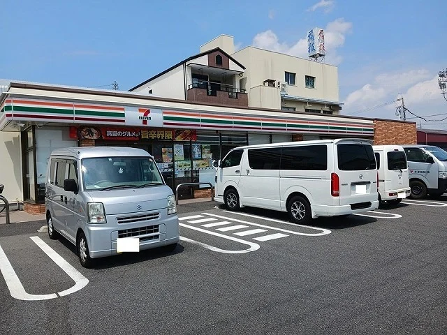 セブンイレブンまで700m