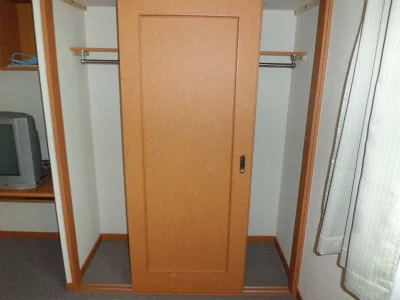 クローゼット内部。