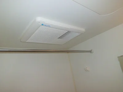 浴室乾燥機。洗濯物もスピード乾燥。