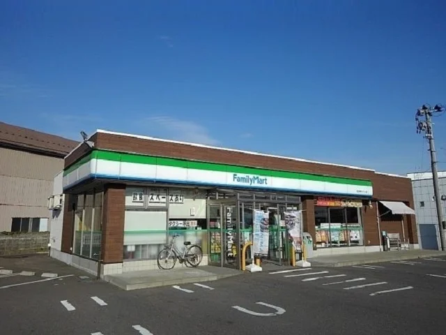 ファミリーマート寺内イサノ店まで450m