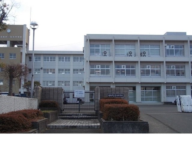 福島市立信夫中学校まで2200m