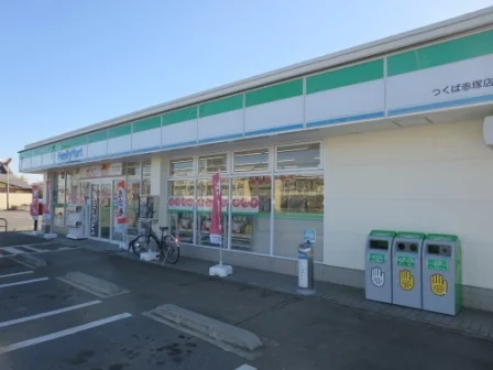 ファミリーマート赤塚店まで1800m