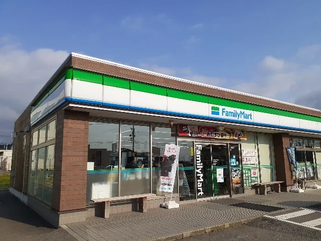 ファミリーマート上市駅前店まで1100m