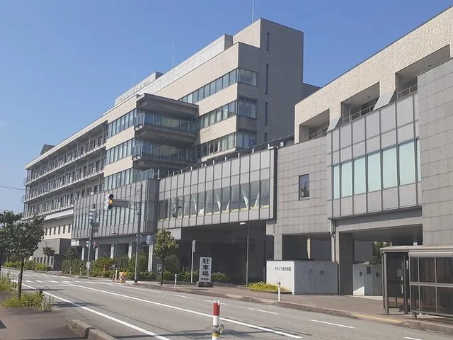 かみいち総合病院前店まで1100m