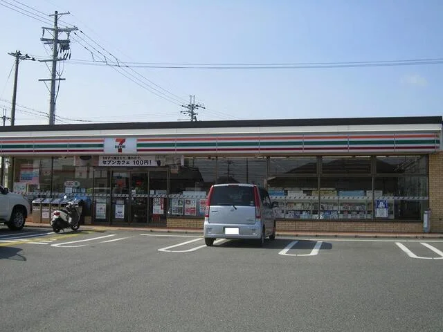 セブンイレブン近江八幡駅東店まで550m