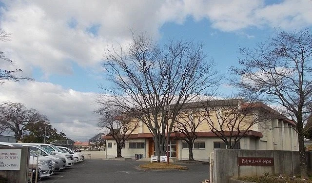 神戸小学校まで1200m