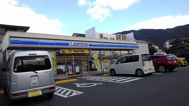ローソン小倉熊本２丁目店まで240m