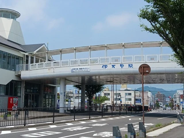 伊万里駅まで2100m