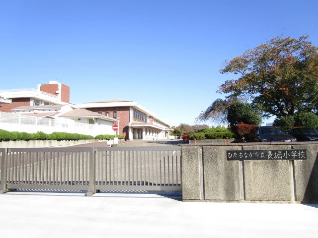 長堀小学校まで700m