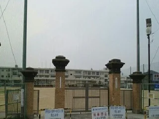 七宝小学校まで690m