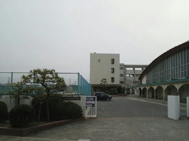 七宝中学校まで1030m