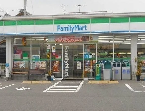 ファミリーマートまで400m
