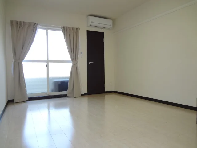 １Ｆ　フローリング　２Ｆ　カーペット