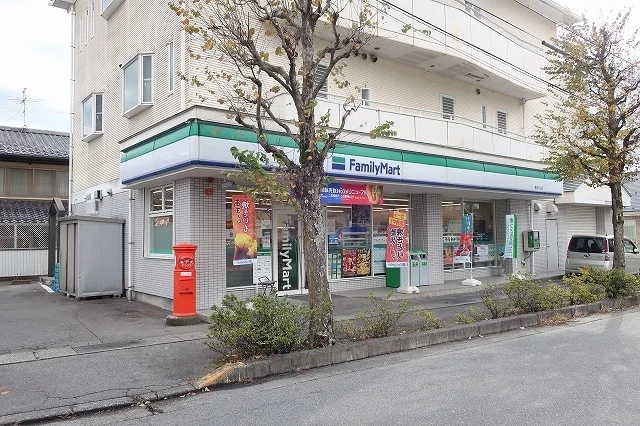 ファミリーマートまで1500m