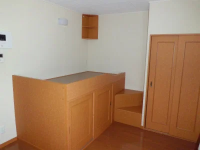 ベッドとクローゼット。