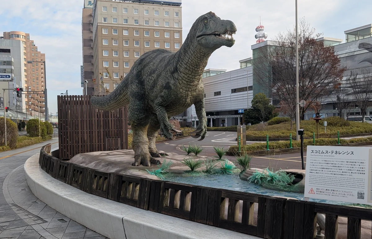 福井駅前の恐竜