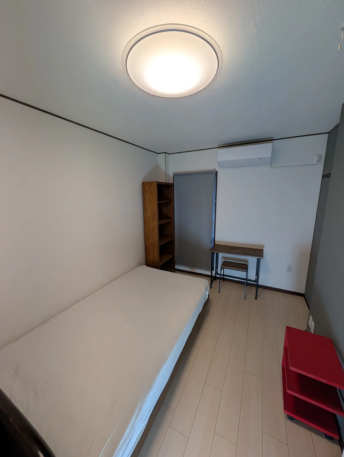 4階ベッドルーム、書斎（本棚にDVDソフトあり））