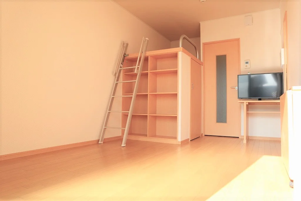 備品は部屋毎に異なります。１Ｆのみフローリング