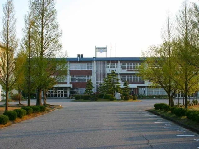 大門中学校まで1100m