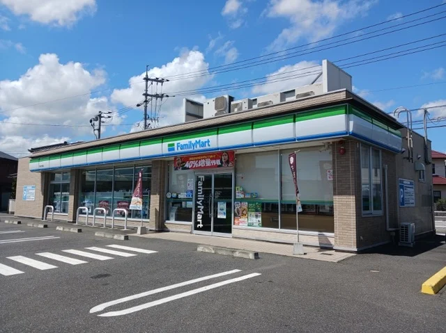 ファミリーマートさんまで650m