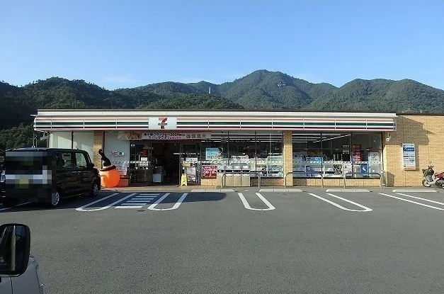 セブンイレブン　上深川町店まで450m