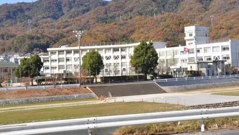 中野東小まで2600m