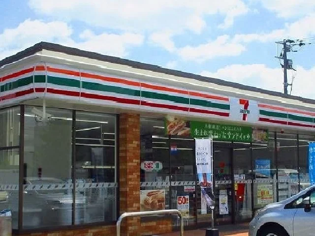 セブンイレブンまで670m