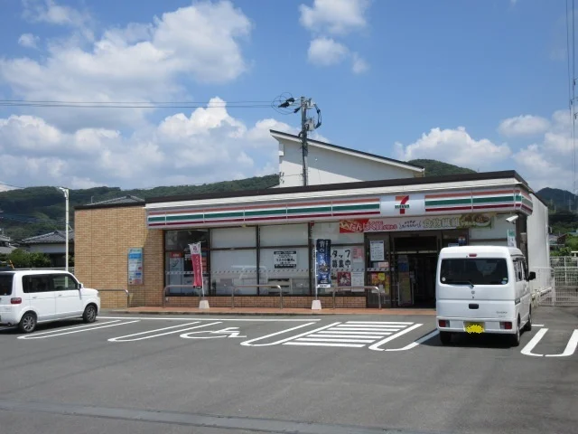 セブンイレブンまで270m