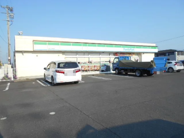 ファミリーマート下西郷店まで900m