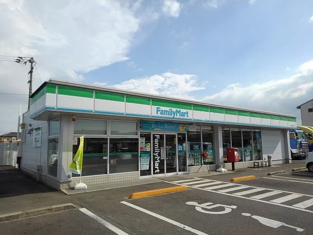 ファミリーマート坂出工業団地店まで550m