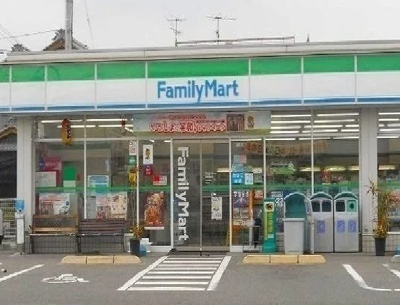 ファミリーマートまで300m