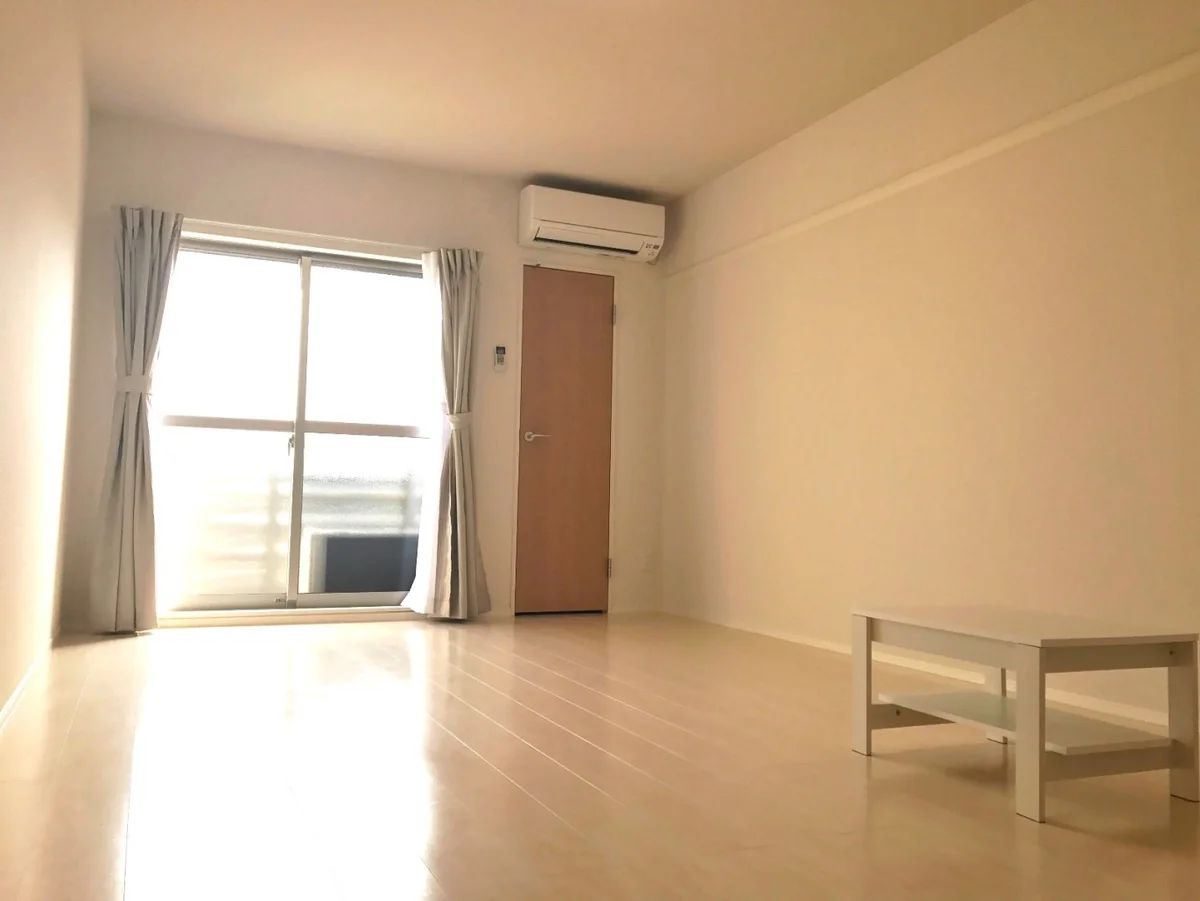 居室9.8畳。高遮音界壁、防音パイプなど音にも配慮してます