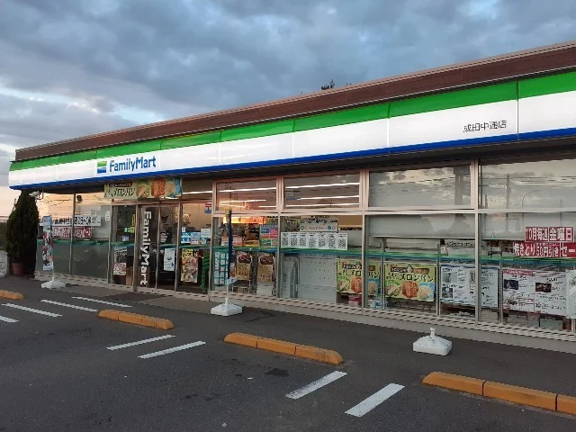 ファミリーマート 成田中通店まで79m