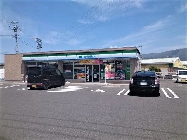 ファミリーマート　塩尻高出店まで100m