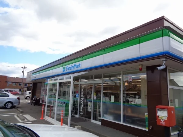 ファミリーマートまで500m