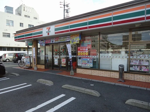 セブンイレブンまで550m