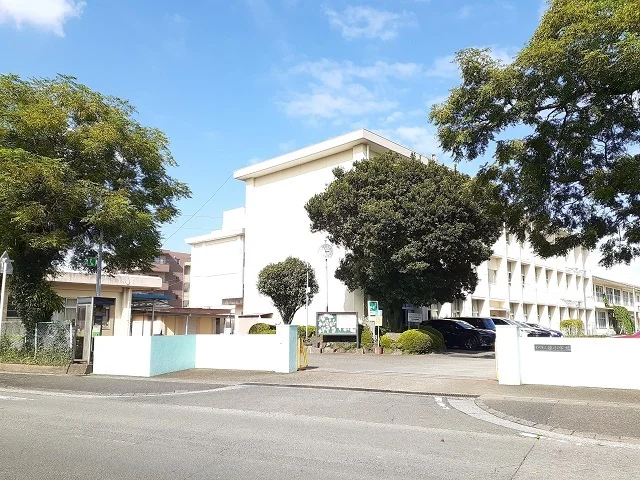 宮崎市立檍小学校まで1000m